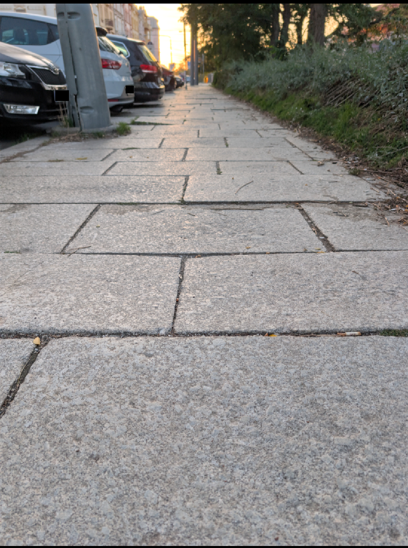 Propadlá dlažba