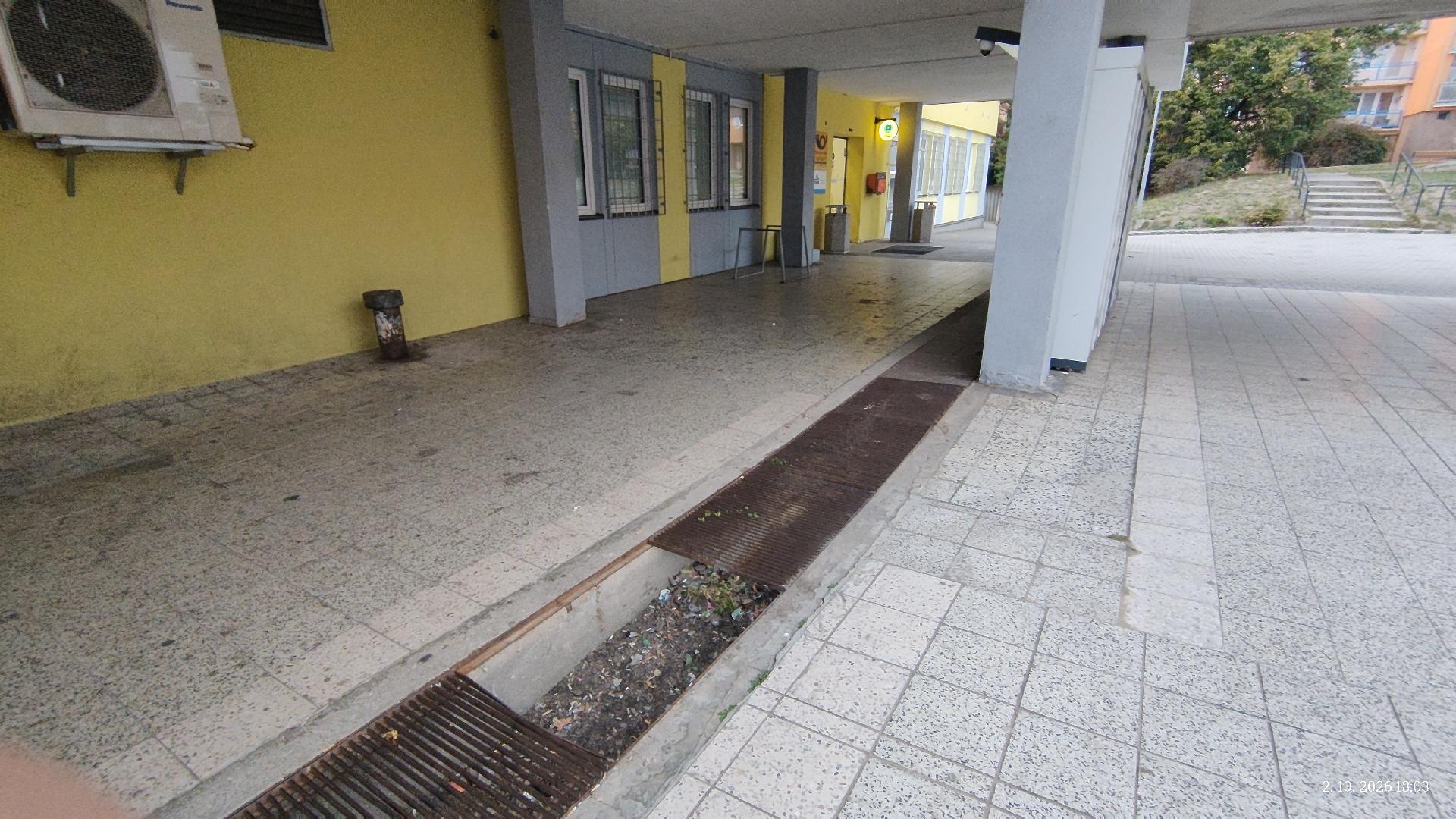 Chybí kryt kanálu