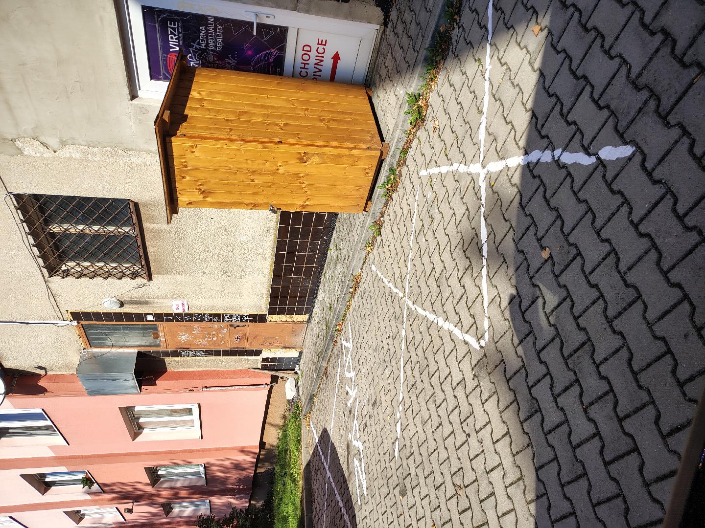 Svévolně natřený zákaz stání