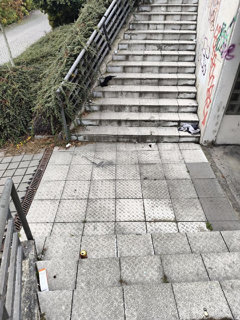 Nepořádek na schodech