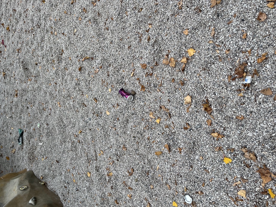 Úklid odpadků na děts. hřišti