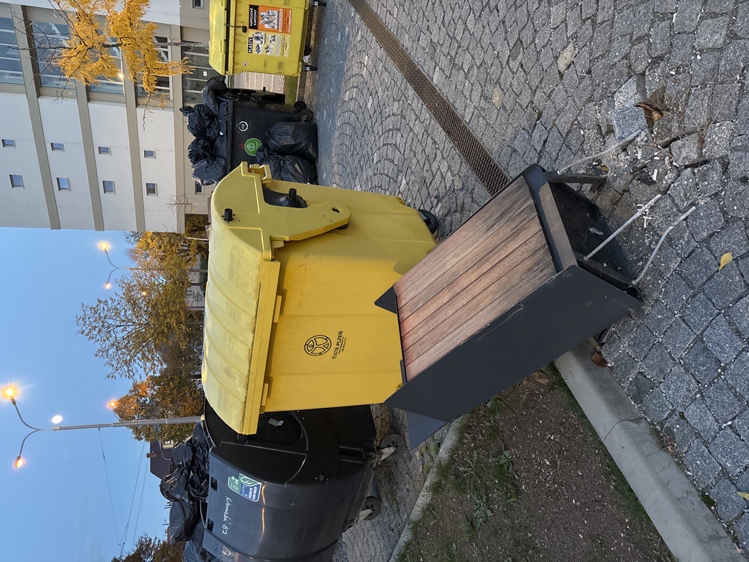 Babourany odpadkovy kos